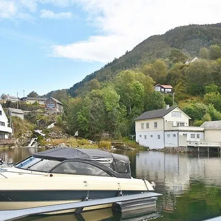 Sleeps 4 Wifi * Uggdal